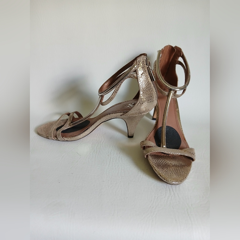 Vince Camuto Shimmering Gold Heels Open Toe T Strap Style Silver Accent Sz10